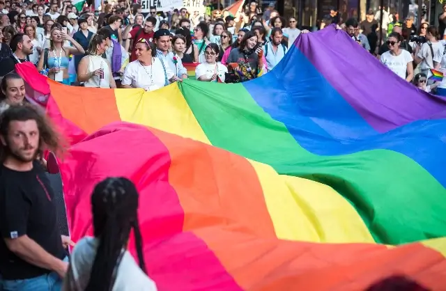 Шеста Парада на гордоста / Скопје Прајд: „Ќе (оп) стоиме заедно!“